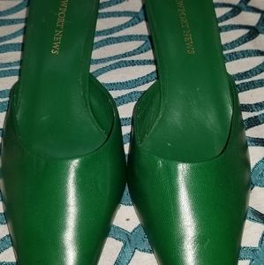 Women's gorgeous Kelly green slip on heels